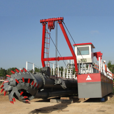 Lake Cleaning Machine Small Dredger Cutter Suction Type 30kW 100M3/H Dredging Capacity