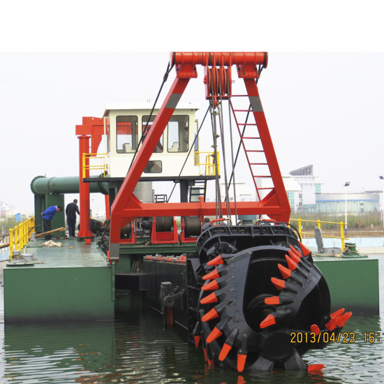 650mm Pipe Diameter Diesel Engine Power Sand Dredging Equipment With Cutter Head